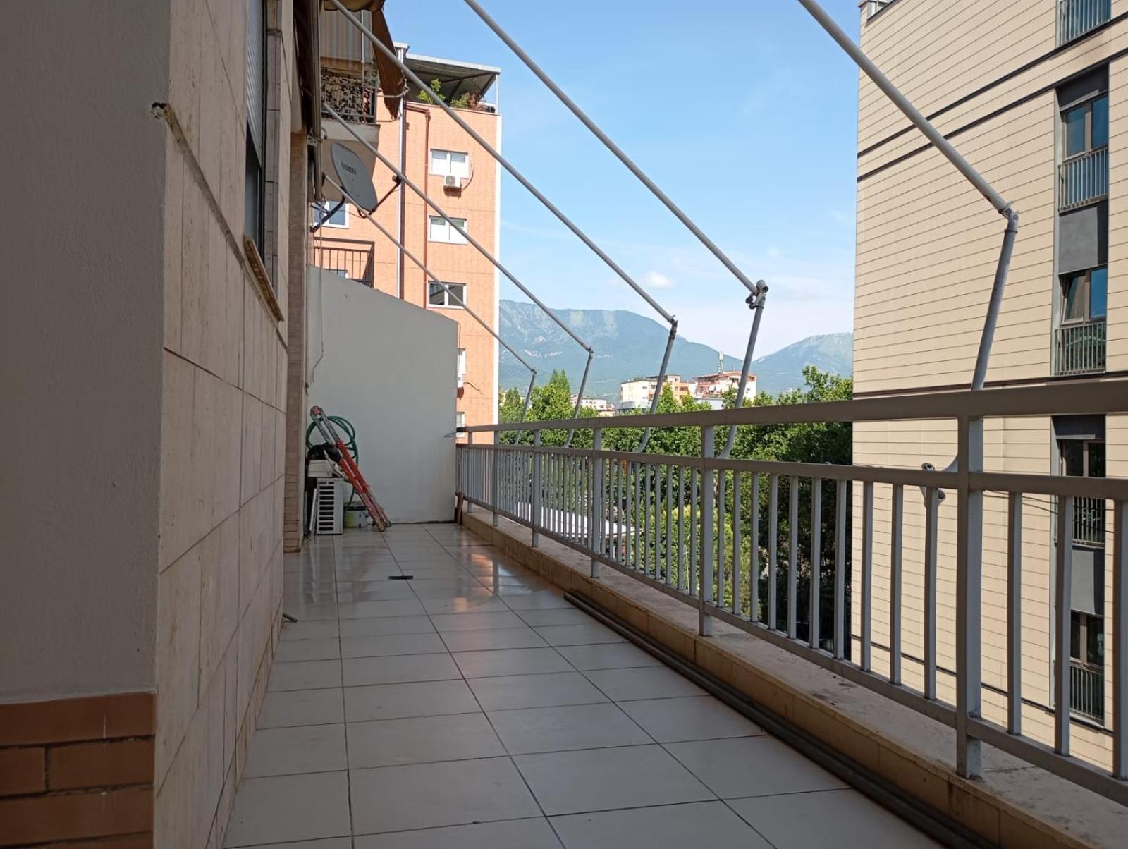 Royal 3 Hostel Tirana Exterior foto